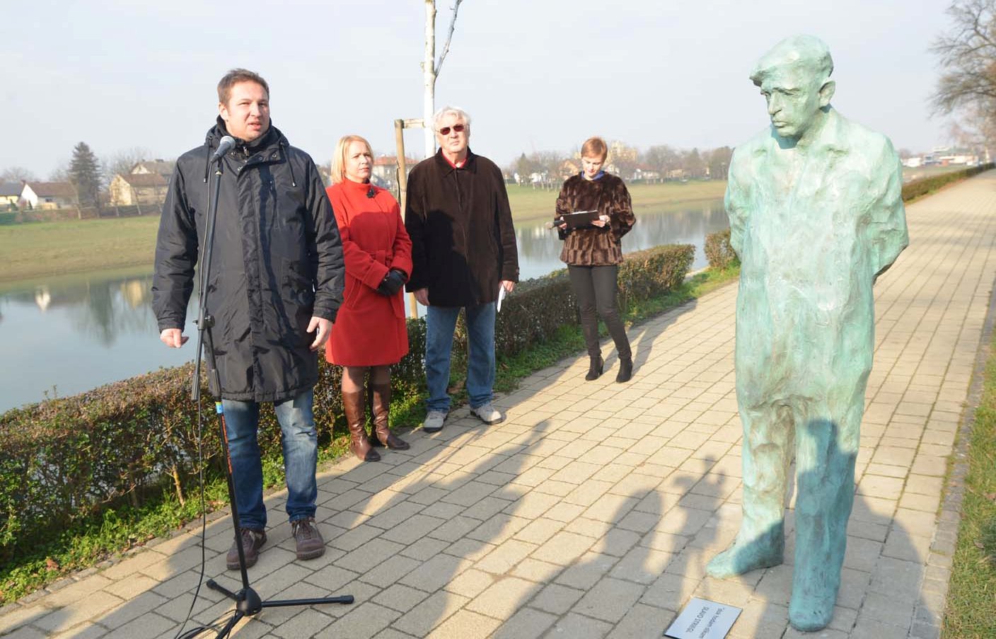 Otkriven spomenik Slavi Strieglu | Sisak.info portal