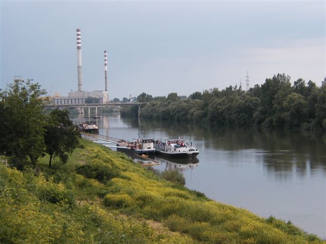 Nakon 20 godina iz Crnca opet počela otprema derivata riječnim putem Nakon 20 godina iz Crnca opet počela otprema derivata riječnim putem