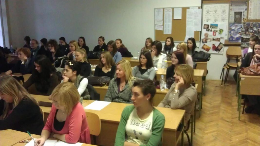 Na Studiju za socijalni rad promoviran sisački projekt “Kratki rez” Na Studiju za socijalni rad promoviran sisački projekt “Kratki rez”