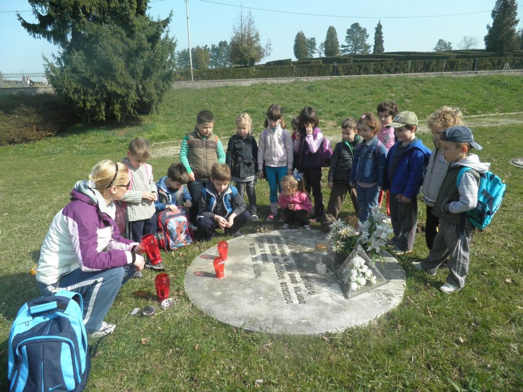 Mališani uče o povijesti Siska Mališani uče o povijesti Siska