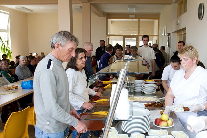 Uskrsni ručak u sisačkom Caritasu Uskrsni ručak u sisačkom Caritasu