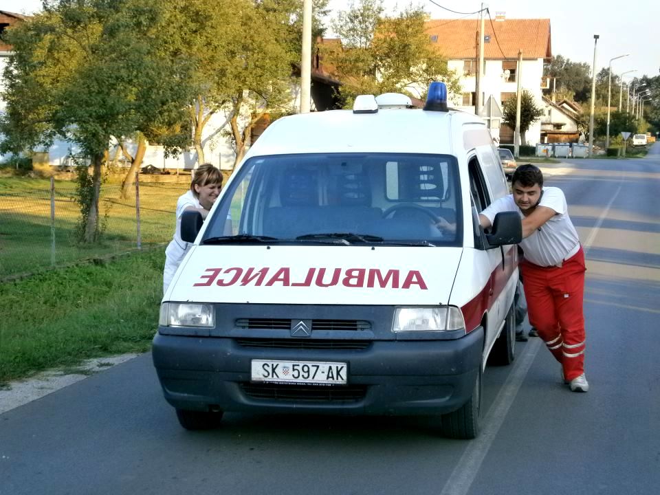 Hitna treba Hitnu! Hitna treba Hitnu!