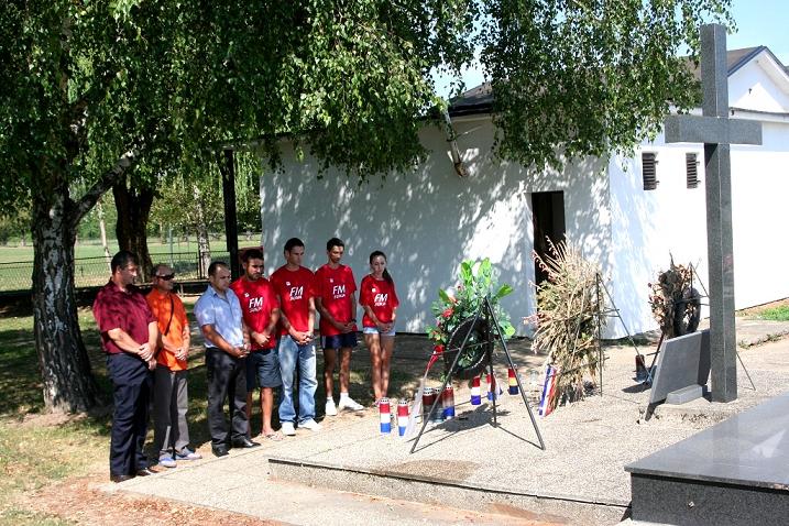 Sunjski SDP-ovci nisu zaboravili na Dan domovinske zahvalnosti i Dan pobjede Sunjski SDP-ovci nisu zaboravili na Dan domovinske zahvalnosti i Dan pobjede