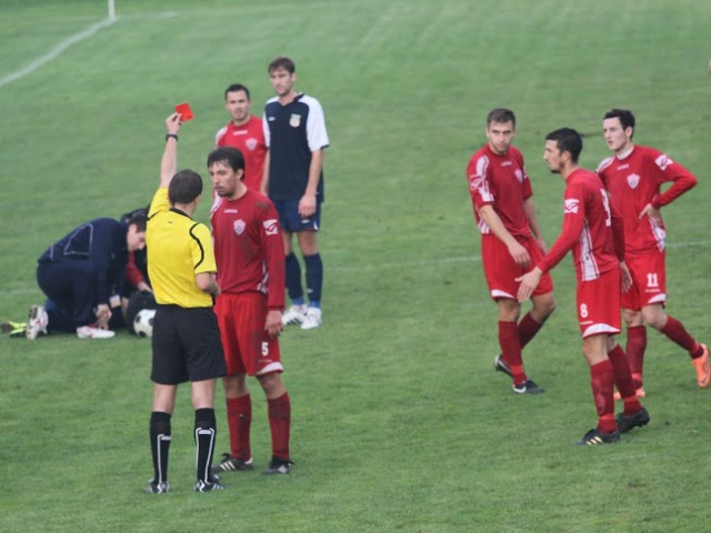 Derbi s dva pogotka i tri crvena kartona Derbi s dva pogotka i tri crvena kartona