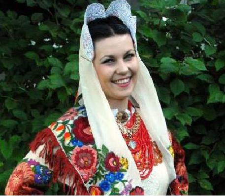 Kristina Kruhan iz Sela najljepša je Hrvatica u narodnoj nošnji Kristina Kruhan iz Sela najljepša je Hrvatica u narodnoj nošnji