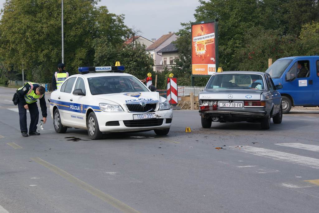 U prometnoj nesreći lakše ozlijeđena dva policajca U prometnoj nesreći lakše ozlijeđena dva policajca