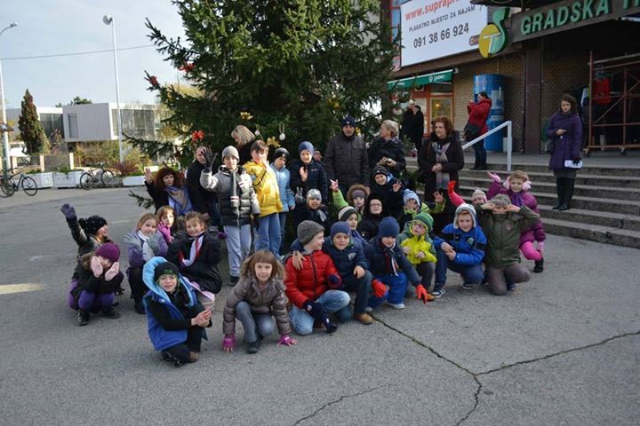 Božić na Gradskoj tržnici Sisak Božić na Gradskoj tržnici Sisak