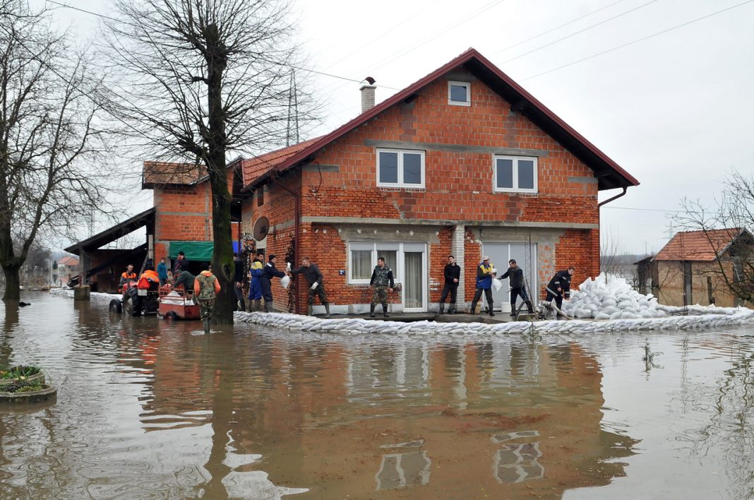 Tko je kriv što poplavljeni Siščani još nisu dobili pomoć iz gradskog proračuna? Tko je kriv što poplavljeni Siščani još nisu dobili pomoć iz gradskog proračuna?