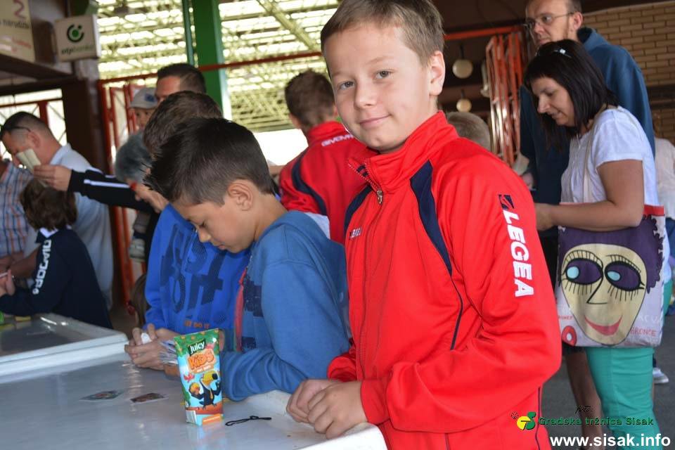 Razmjena sličica Brazuke i natjecanje u tapkanju na Gradskoj tržnici Sisak Razmjena sličica Brazuke i natjecanje u tapkanju na Gradskoj tržnici Sisak