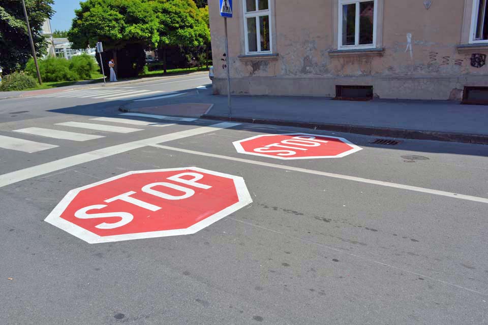 Nove STOP oznake na sisačkim raskrižjima Nove STOP oznake na sisačkim raskrižjima