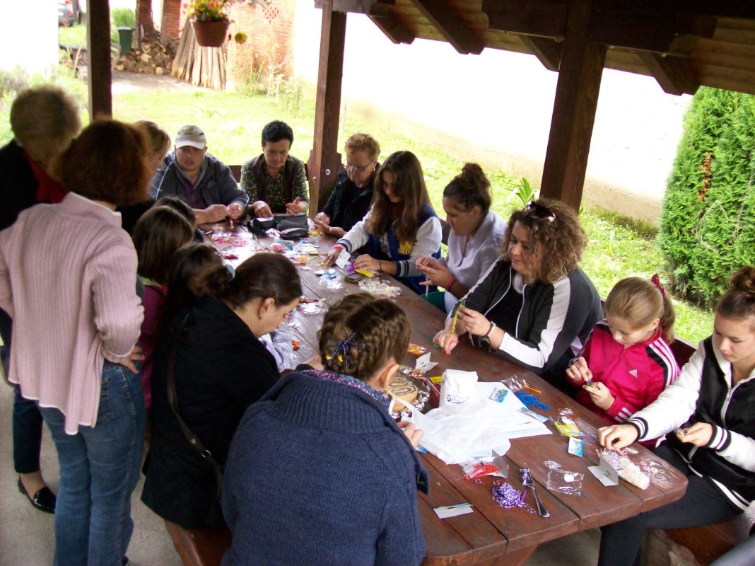 Vesela i kreativna stvaraonica gumi narukvica Vesela i kreativna stvaraonica gumi narukvica