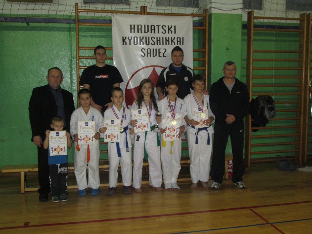 Karate klub Croatia medaljama potvrdio uspješnu sezonu Karate klub Croatia medaljama potvrdio uspješnu sezonu
