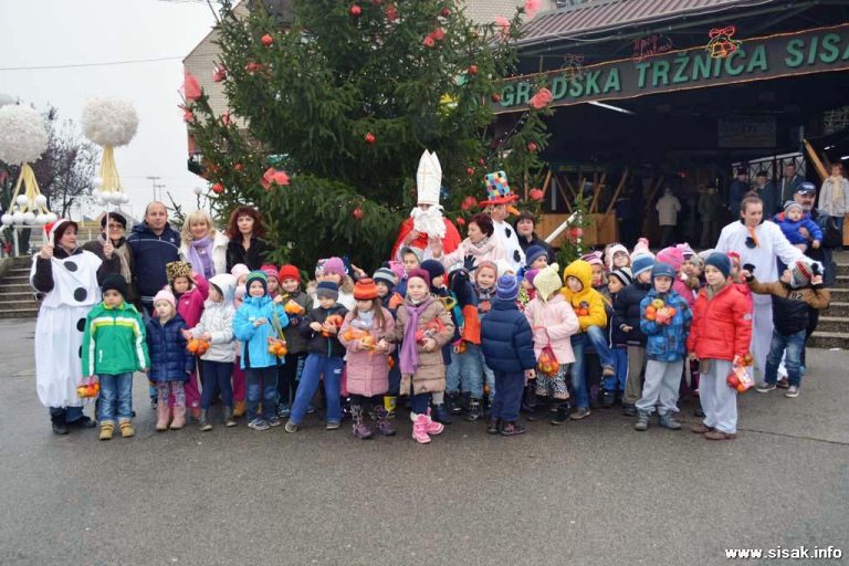 Sveti Nikola donio radost i veselje na Tržnicu Kontroba