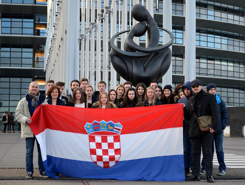 Sisački gimnazijalci na Euroscoli u Strasbourgu Sisački gimnazijalci na Euroscoli u Strasbourgu