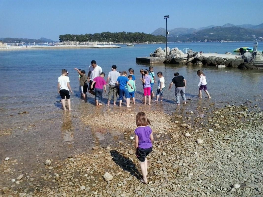20 učenika OŠ Mate Lovraka Petrinja besplatno ljetovalo u Dubrovniku 20 učenika OŠ Mate Lovraka Petrinja besplatno ljetovalo u Dubrovniku