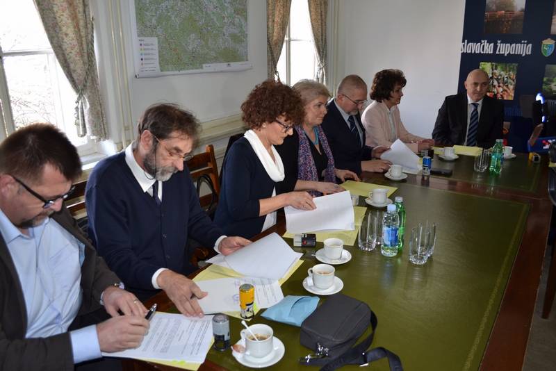 5,3 milijuna kuna za županijske zdravstvene ustanove 5,3 milijuna kuna za županijske zdravstvene ustanove