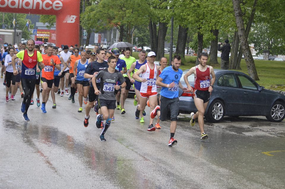 U utrci protiv vjetra i oblaka U utrci protiv vjetra i oblaka