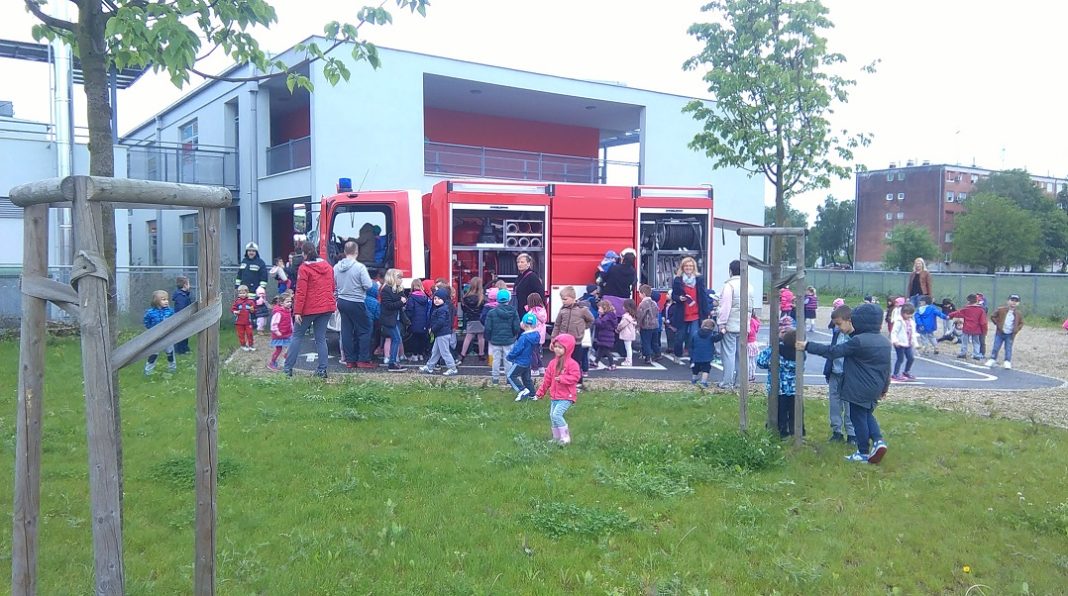 Druženje vatrogasaca i najmlađih Siščana Druženje vatrogasaca i najmlađih Siščana