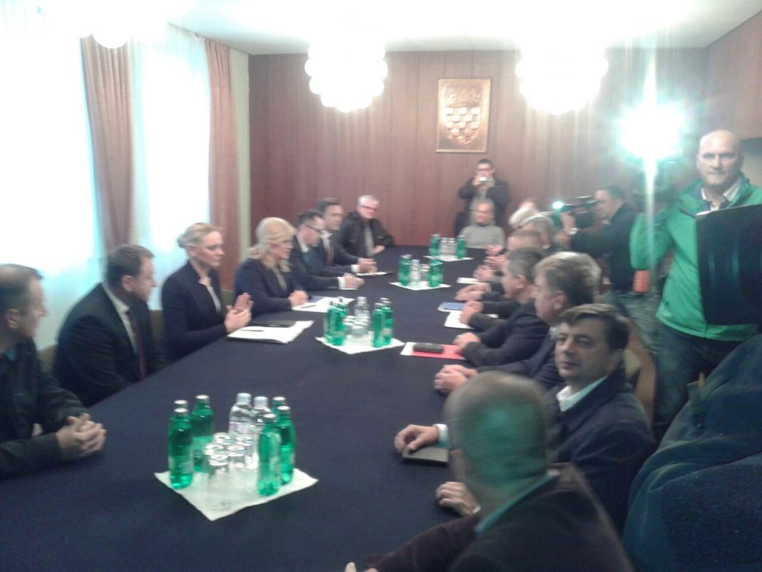 Predsjednica se sastala sa Stožerom za obranu Rafinerije Predsjednica se sastala sa Stožerom za obranu Rafinerije