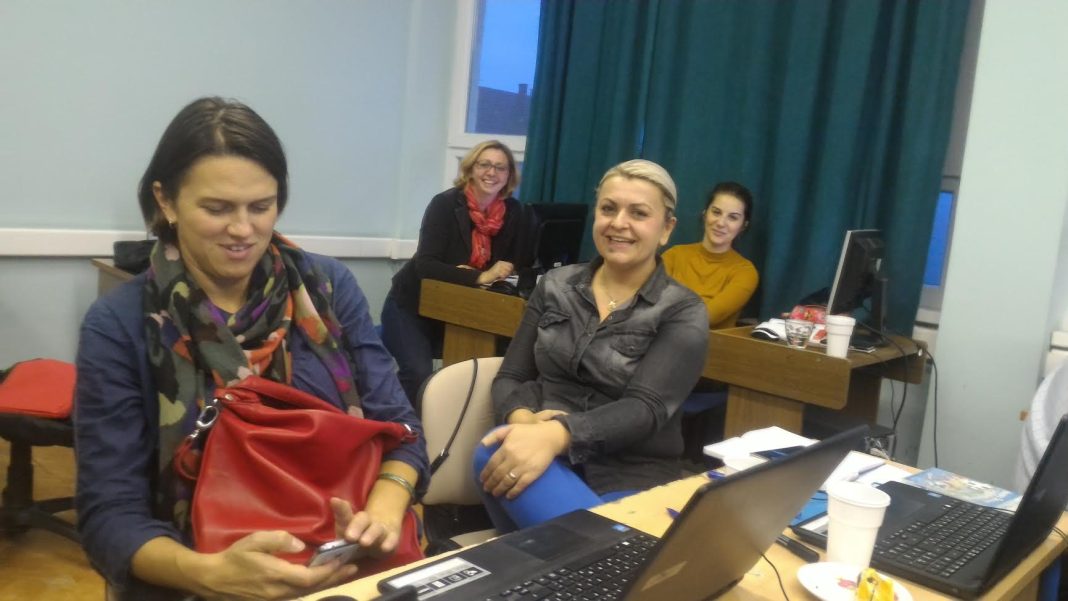Osnovna škola Mate Lovraka Petrinja uključena u projekt e-Škole Osnovna škola Mate Lovraka Petrinja uključena u projekt e-Škole