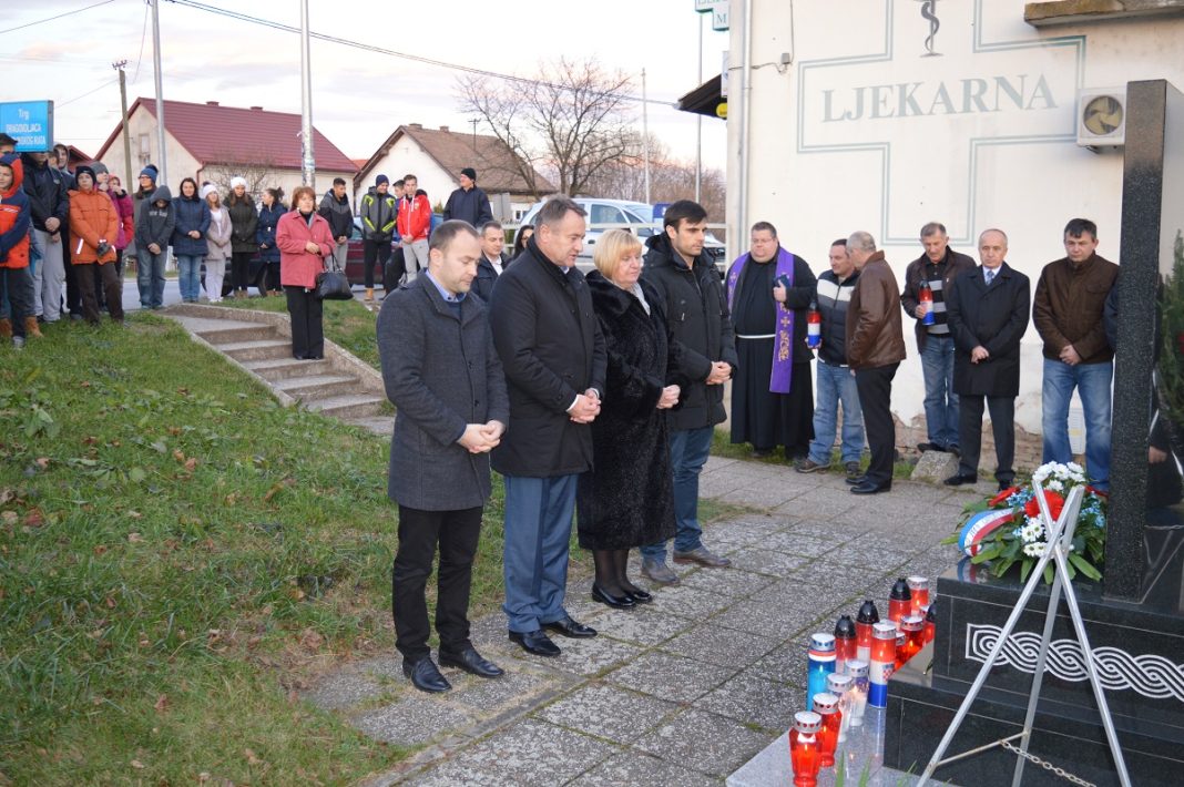 Odana počast poginulim hrvatskim braniteljima s područja Galdova Odana počast poginulim hrvatskim braniteljima s područja Galdova