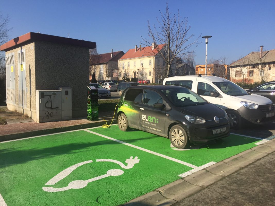 Otvorena punionica za električna vozila u Kutini Otvorena punionica za električna vozila u Kutini