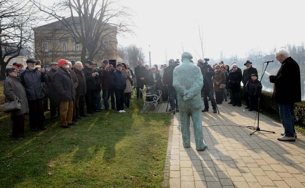 Natječaj za najbolju ambijentalnu fotografiju uprizorenu sa spomenikom Strieglu na šetnici Natječaj za najbolju ambijentalnu fotografiju uprizorenu sa spomenikom Strieglu na šetnici