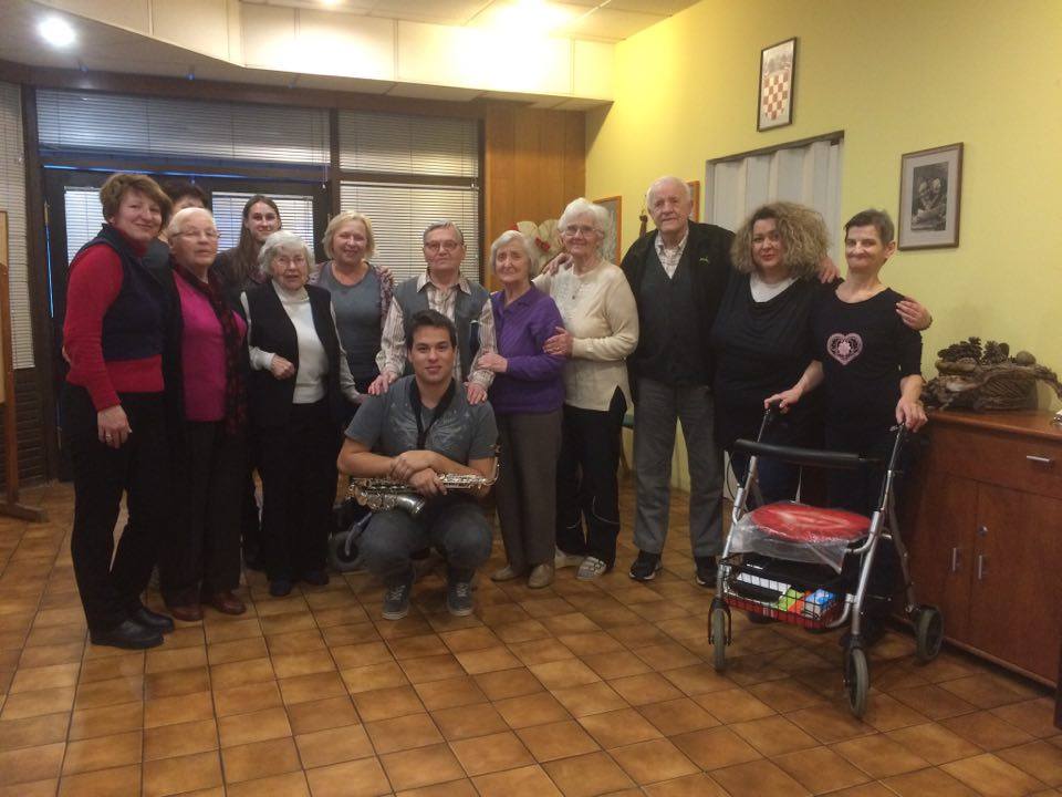 O zagrljajima uz glazbu O zagrljajima uz glazbu