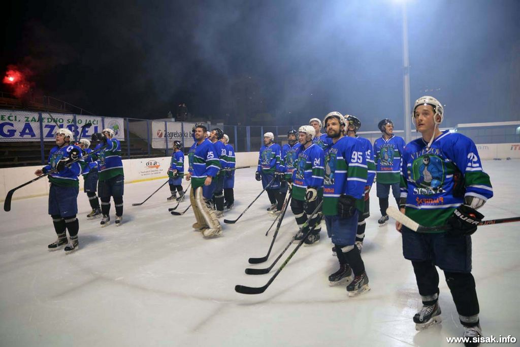 Zadnja utakmica na otvorenom klizalištu KHL Sisak- KHL Mladost Zagreb Zadnja utakmica na otvorenom klizalištu KHL Sisak- KHL Mladost Zagreb