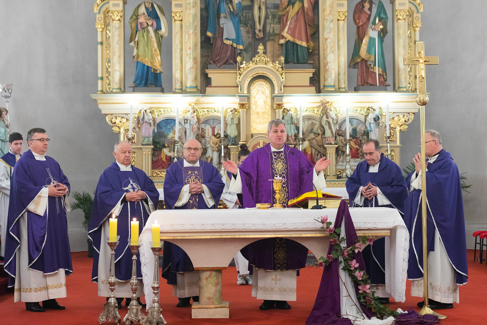 Peta obljetnica uspostave Stolnog Kaptola Svetog Križa u Sisku Peta obljetnica uspostave Stolnog Kaptola Svetog Križa u Sisku