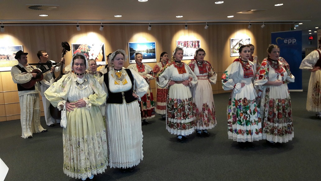 Predsjednik Europskog parlamenta otvorio izložbu “Zeleno-plava zipka Hrvatske” Predsjednik Europskog parlamenta otvorio izložbu “Zeleno-plava zipka Hrvatske”