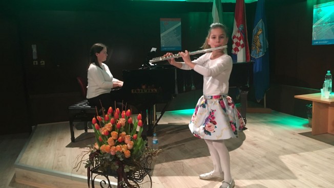 Siščanka Maja Batinjan pobjednica državnog natjecanja flautaša Siščanka Maja Batinjan pobjednica državnog natjecanja flautaša