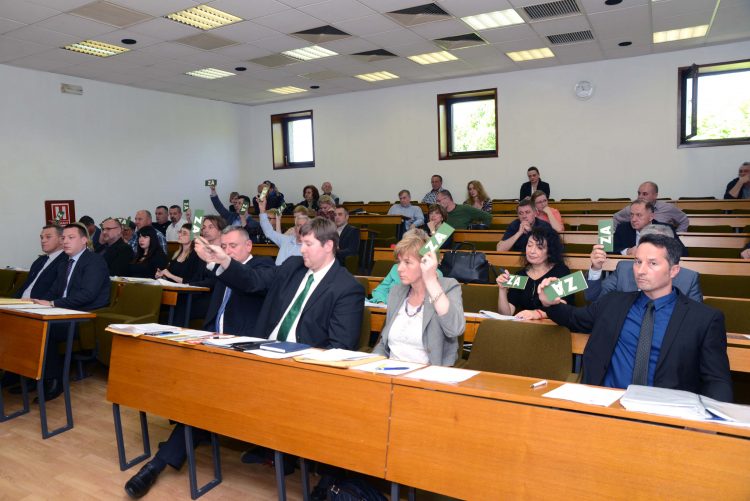 Vladajući odbili oporbeni prijedlog o jeftinijem vrtiću za roditelje s više djece Vladajući odbili oporbeni prijedlog o jeftinijem vrtiću za roditelje s više djece