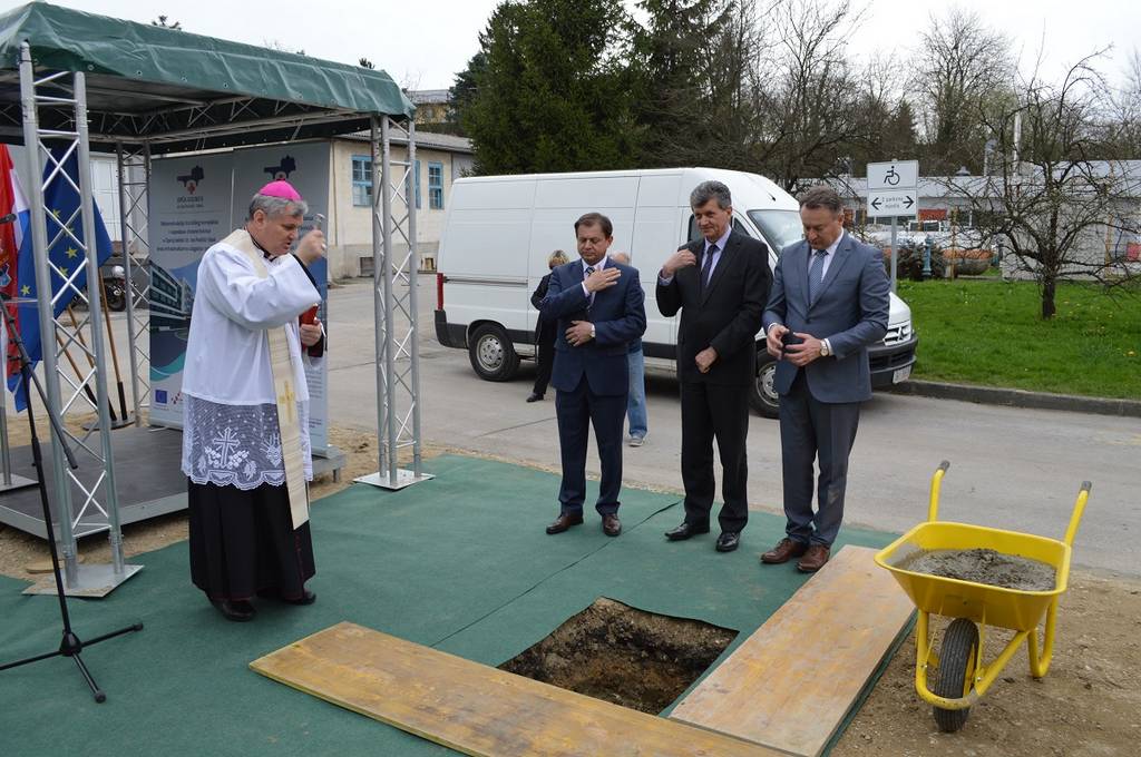 Bolnica se za gradnju središnjeg paviljona zadužuje za 40 milijuna kuna Bolnica se za gradnju središnjeg paviljona zadužuje za 40 milijuna kuna
