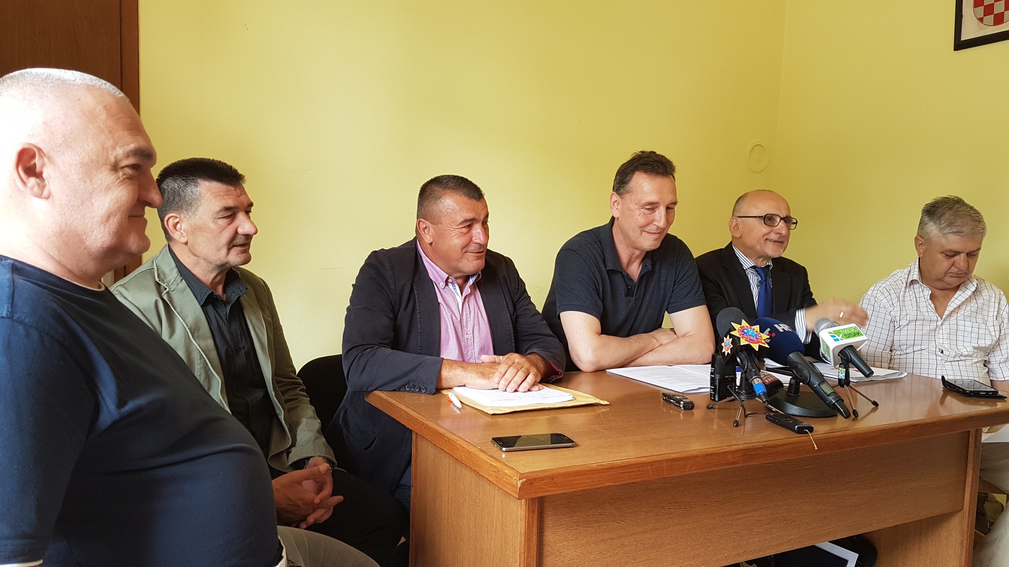 Oporba o azbestu u Glini, kreditu sisačkoj bolnici i novoj kaznenoj prijavi Oporba o azbestu u Glini, kreditu sisačkoj bolnici i novoj kaznenoj prijavi