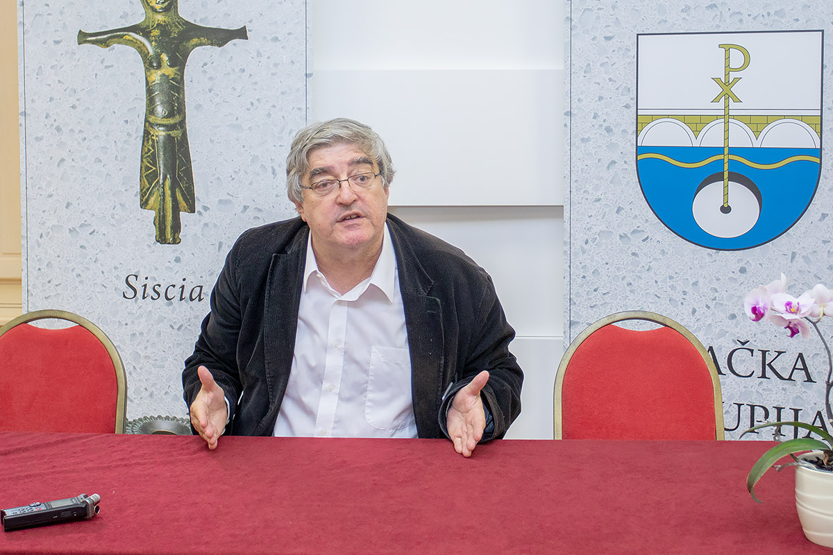 Predavanje Slobodana Prosperova Novaka u Velikom Kaptolu Predavanje Slobodana Prosperova Novaka u Velikom Kaptolu