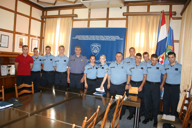 U PU sisačko-moslavačkoj primljeno 11 novih policajaca U PU sisačko-moslavačkoj primljeno 11 novih policajaca