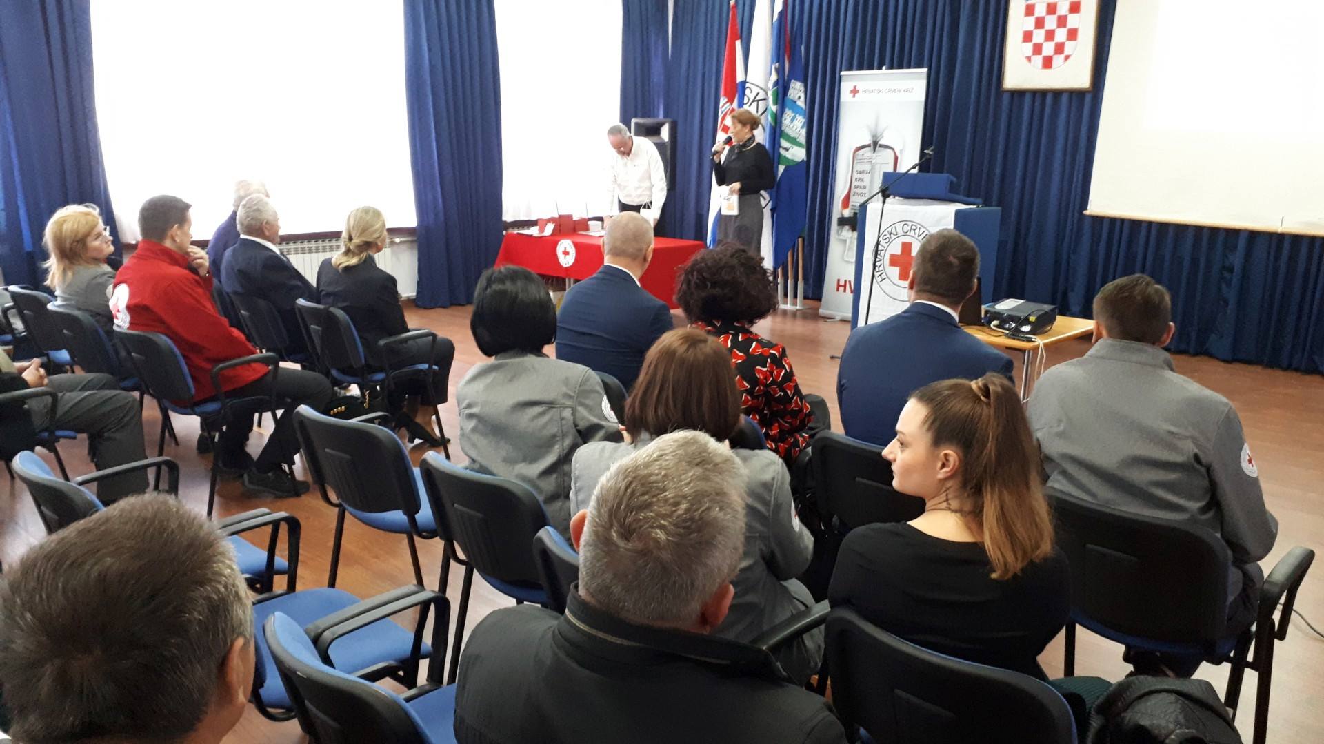 Uručena priznanja darivateljima krvi Uručena priznanja darivateljima krvi