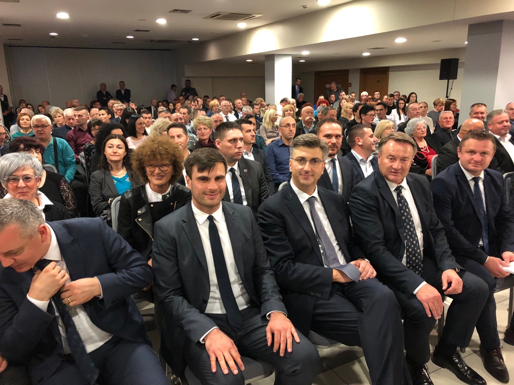 Plenković na proslavi 29. godišnjice HDZ-a Sisak Plenković na proslavi 29. godišnjice HDZ-a Sisak