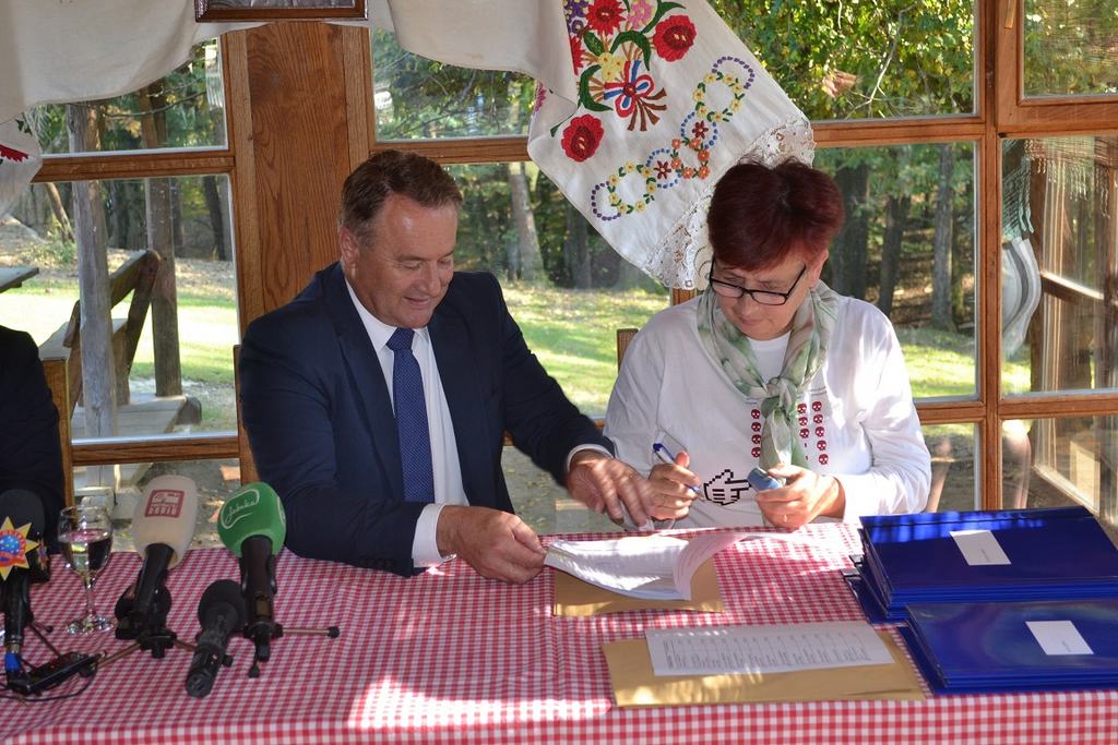 Uručene bespovratne potpore županije za unapređenje turizma Uručene bespovratne potpore županije za unapređenje turizma