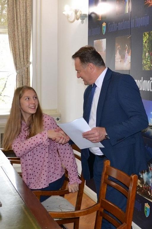 Prijem za uspješnu sisačku karatisticu Nikolinu Golomboš Prijem za uspješnu sisačku karatisticu Nikolinu Golomboš