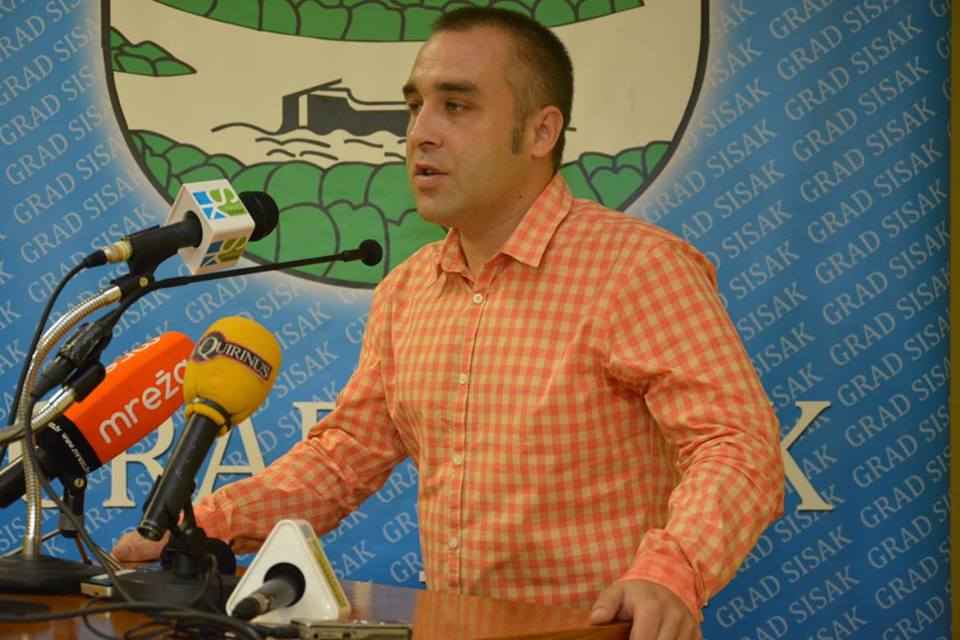 Laburisti Vladi poslali pismo na mađarskom “jer očito ona na hrvatskom jeziku nisu naišla na plodno tlo” Laburisti Vladi poslali pismo na mađarskom “jer očito ona na hrvatskom jeziku nisu naišla na plodno tlo”