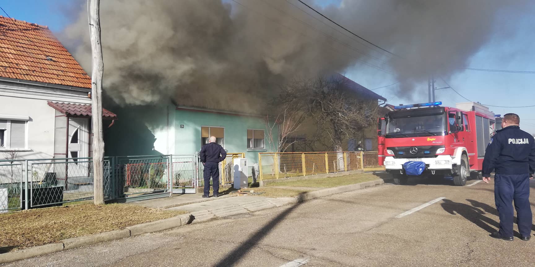 U Naselju izgorjela kuća, troje lakše ozlijeđenih U Naselju izgorjela kuća, troje lakše ozlijeđenih