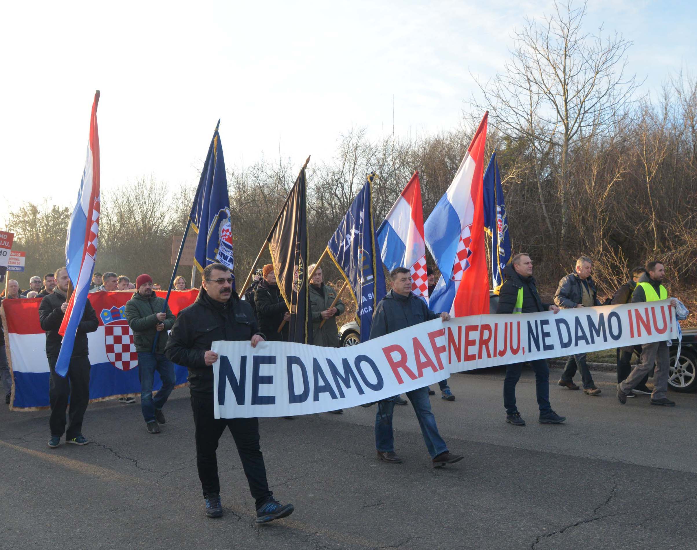 Prosvjedovali radnici Rafinerije – traže sastanak s Vladom RH Prosvjedovali radnici Rafinerije – traže sastanak s Vladom RH