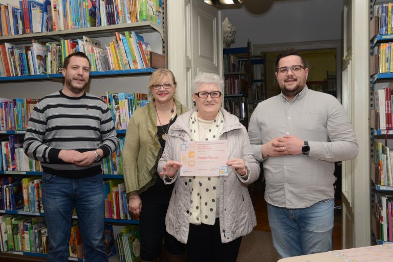 Uručene potvrde polaznicima tečaja „Informatika 50+“