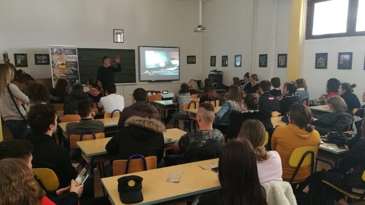 “KLIK-navika odgovornog ponašanja” – program edukacije srednjoškolaca “KLIK-navika odgovornog ponašanja” – program edukacije srednjoškolaca