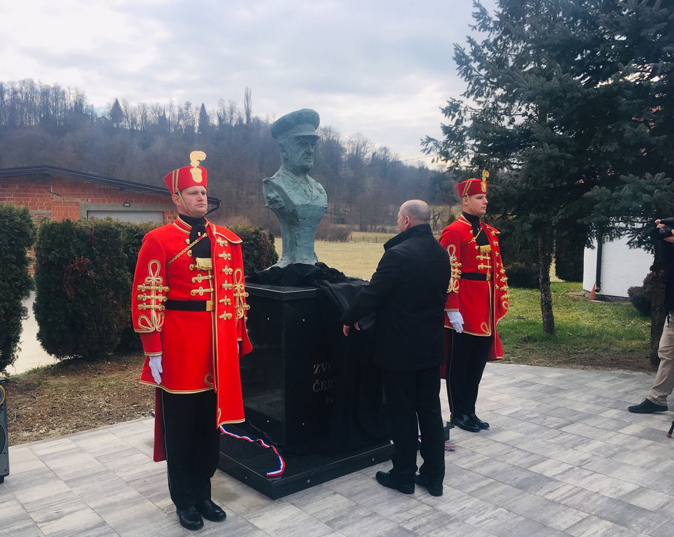Otkriveno spomen obilježje generalu Zvonimiru Červenku Otkriveno spomen obilježje generalu Zvonimiru Červenku
