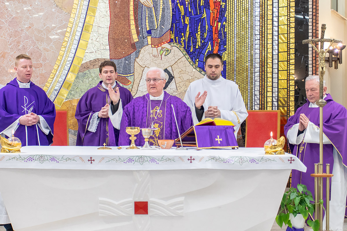Biskup Franjo Komarica predvodio misno slavlje povodom Tjedna solidarnosti Biskup Franjo Komarica predvodio misno slavlje povodom Tjedna solidarnosti