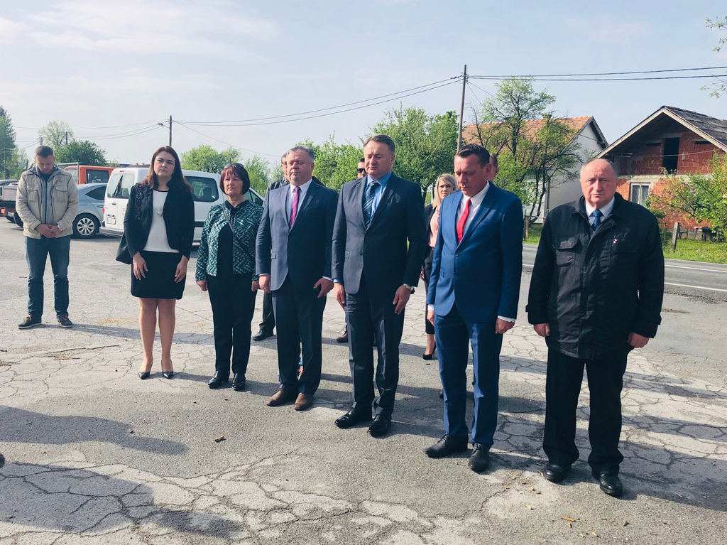 Napokon počeli radovi na nogostupu u D. Vukojevcu Napokon počeli radovi na nogostupu u D. Vukojevcu