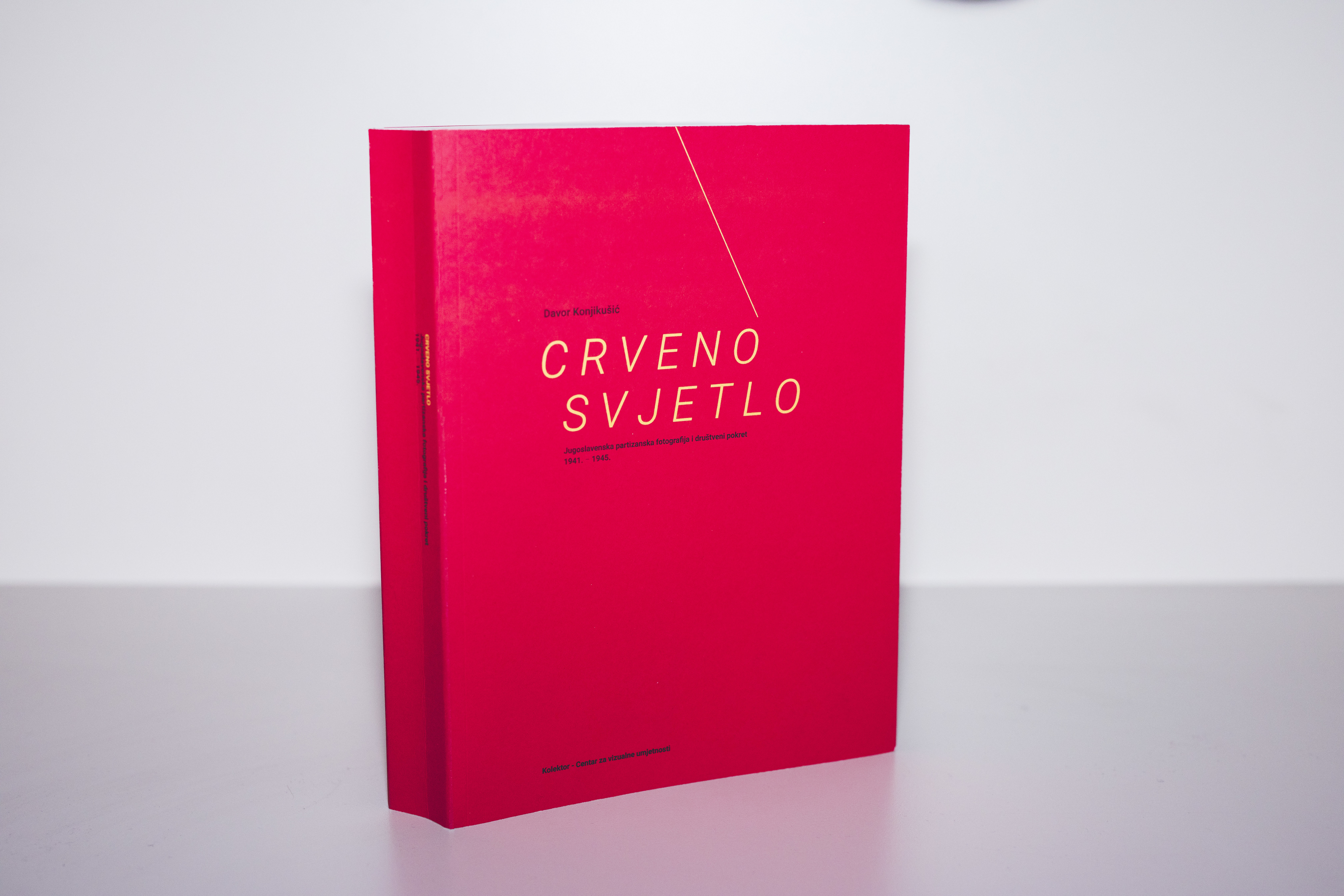 Predstavljanje knjige ”Crveno svjetlo – jugoslavenska partizanska fotografija i društveni pokret 1941.-1945.” Predstavljanje knjige ”Crveno svjetlo – jugoslavenska partizanska fotografija i društveni pokret 1941.-1945.”